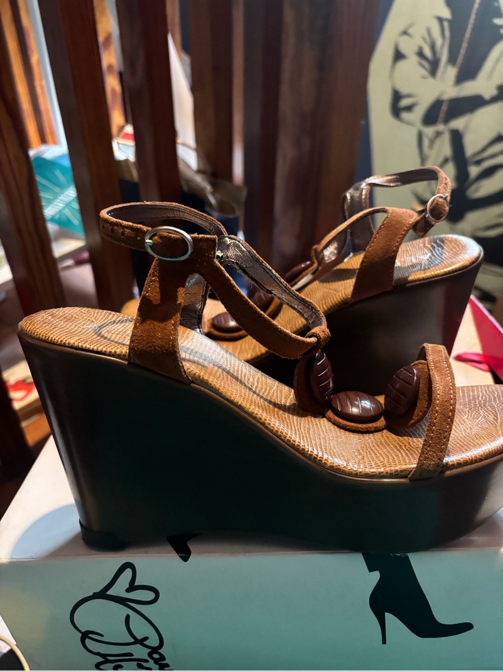 Aldo Brown Suede T-Strap Platform Wedge Sandals made in Italy